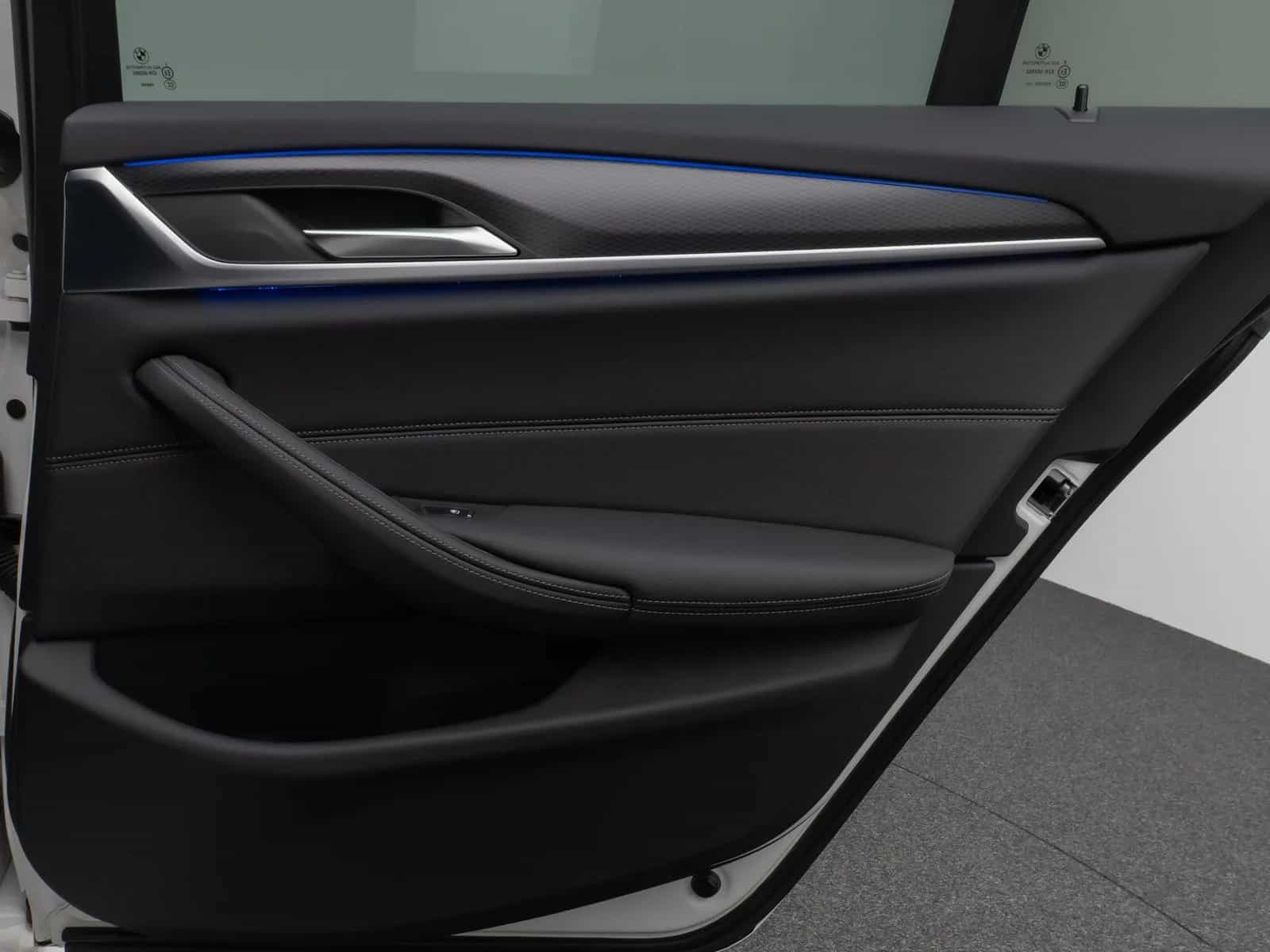 BMW 5 Series 530d xD Luxury Line DAB HUD Kamera Sport Alarm 12/2022-photo-31