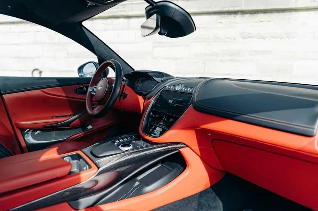Aston Martin DBX 4.0 V8 09/2020-photo-28