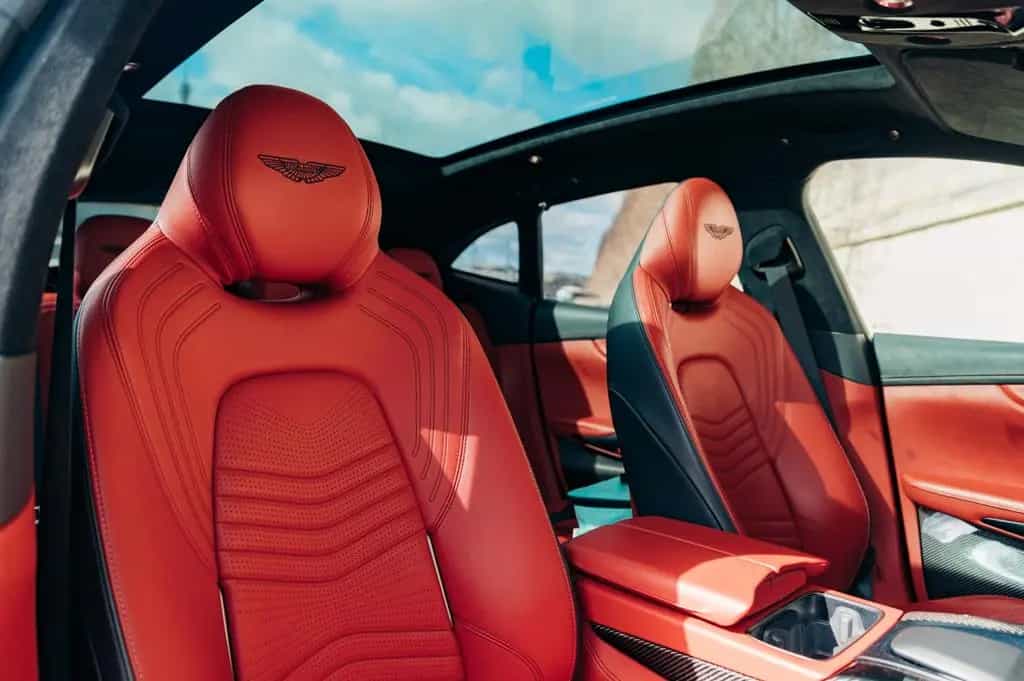 Aston Martin DBX 4.0 V8 09/2020-photo-29