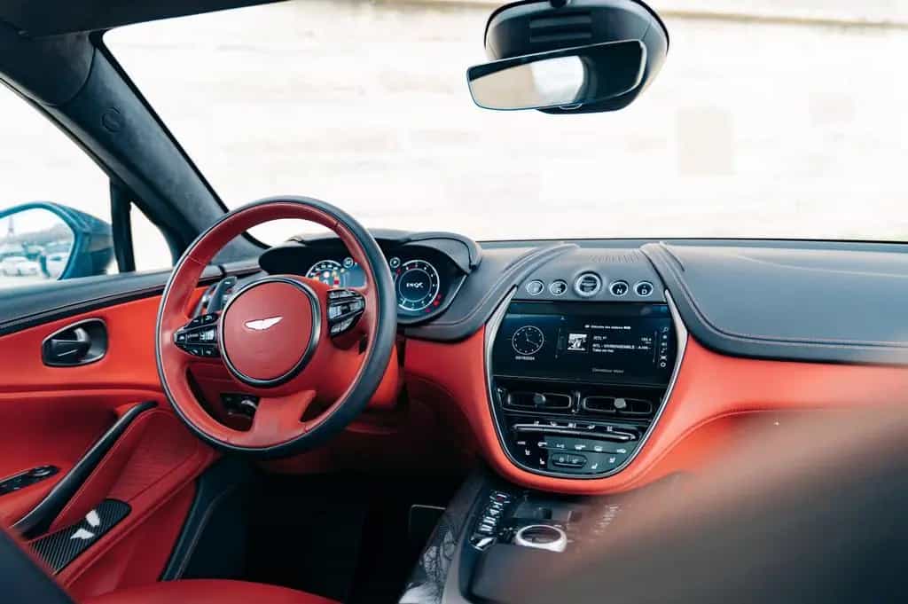 Aston Martin DBX 4.0 V8 09/2020-photo-31