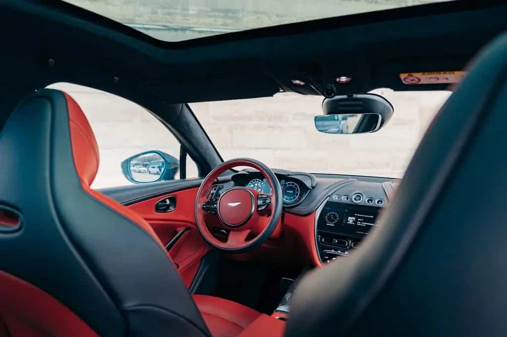 Aston Martin DBX 4.0 V8 09/2020-photo-32