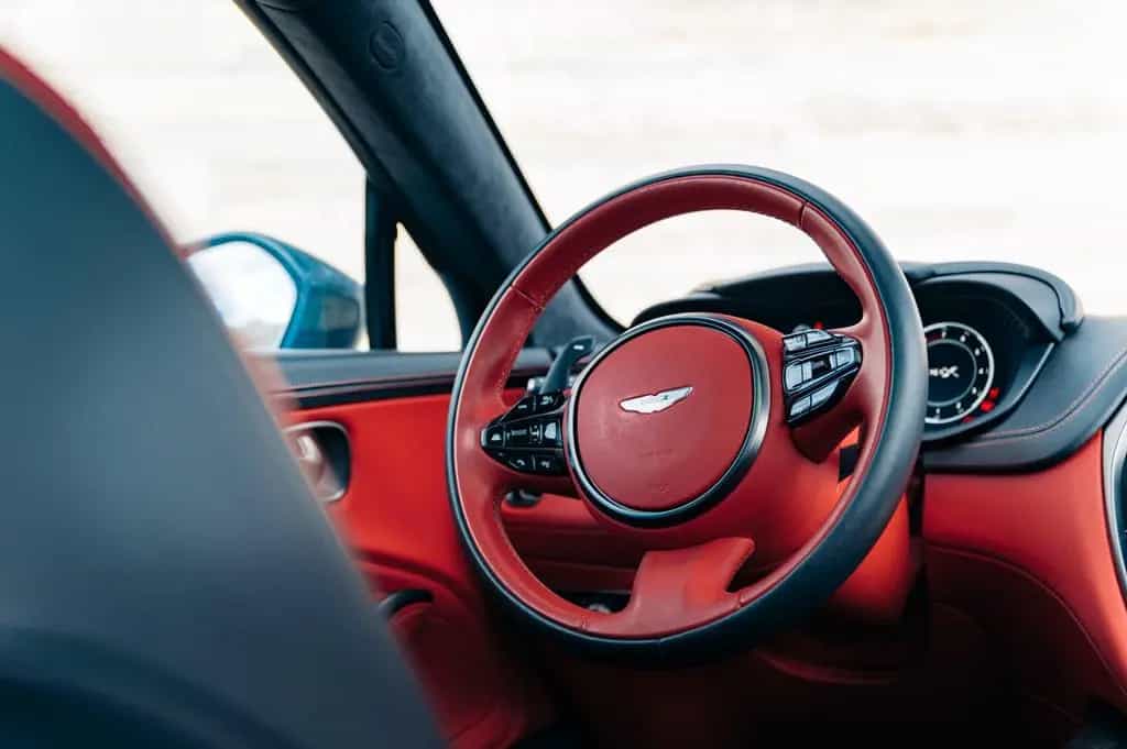 Aston Martin DBX 4.0 V8 09/2020-photo-33
