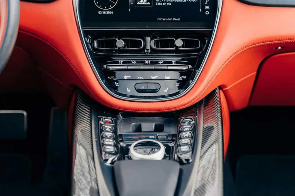 Aston Martin DBX 4.0 V8 09/2020-photo-35