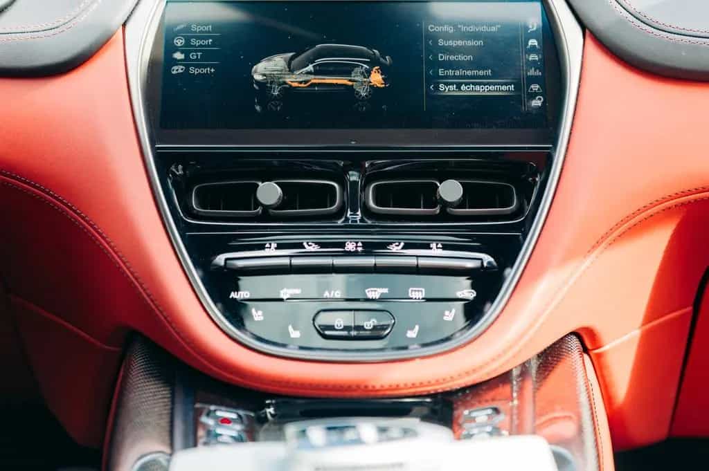Aston Martin DBX 4.0 V8 09/2020-photo-42