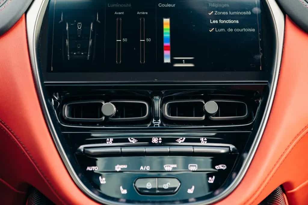 Aston Martin DBX 4.0 V8 09/2020-photo-44