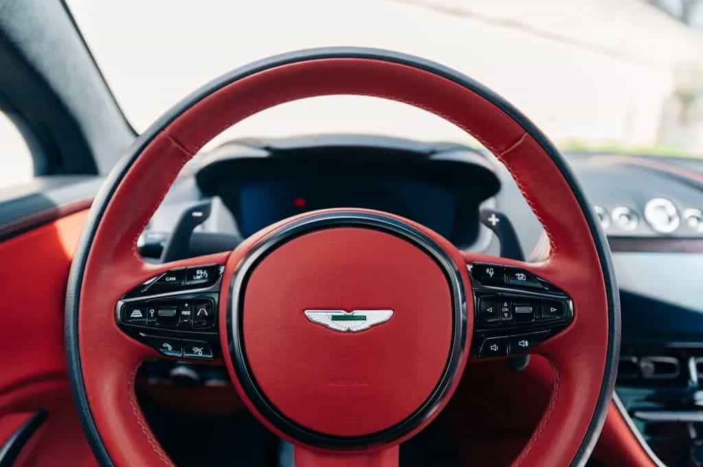 Aston Martin DBX 4.0 V8 09/2020-photo-45