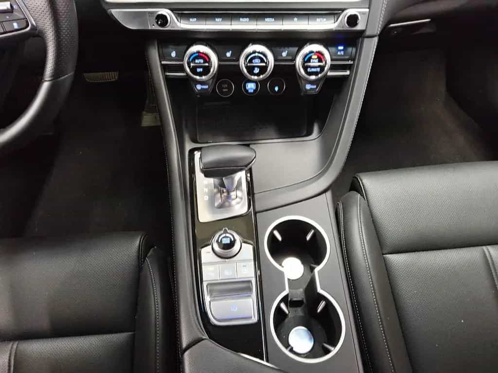 Genesis G70 Premium Leder Navi LED 360° Kamera ACC 11/2022-photo-5