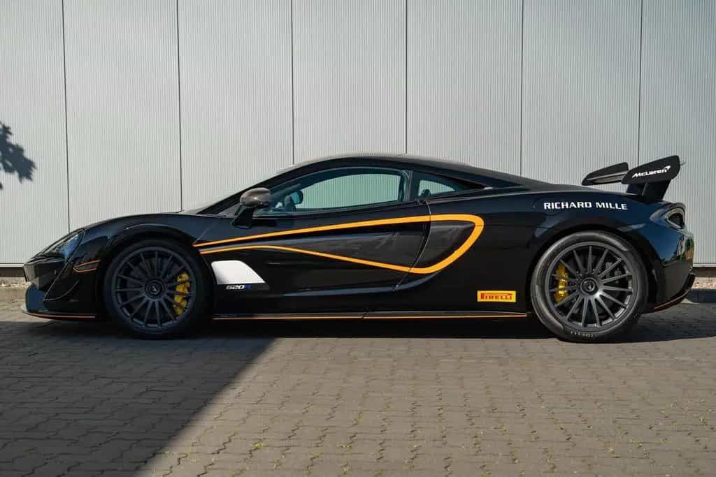 McLaren 620R Coupé MSO*VisualCarbon*1 owner from new* 08/2020-photo-2