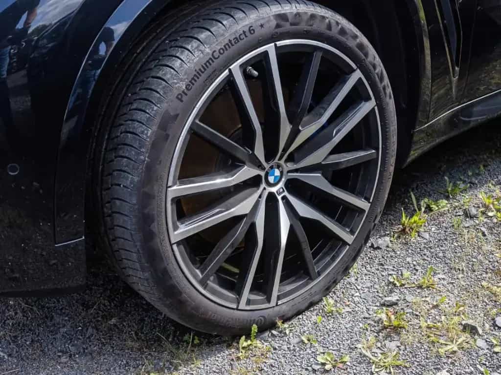 BMW X5 M50 i+Panorama+AHK+Navi+HUD+RFK+e-Sitze+Leder 10/2020-photo-4