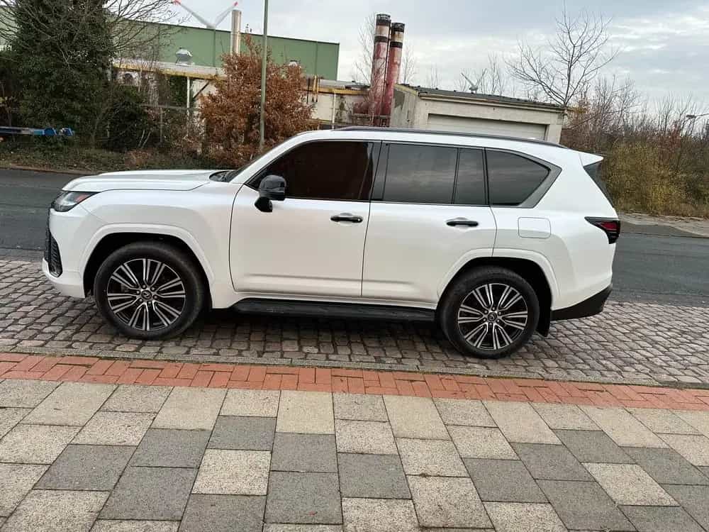Lexus LX 600 Luxury IN STOCK BH/Full options/NO VAT! 04/2026-photo-1