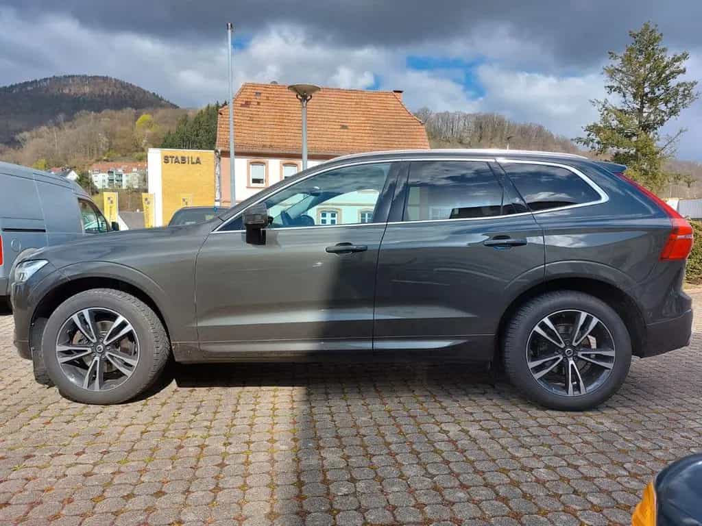 Volvo XC60 Momentum Pro 2WD+8FACH.V.Historie 07/2020-photo-17