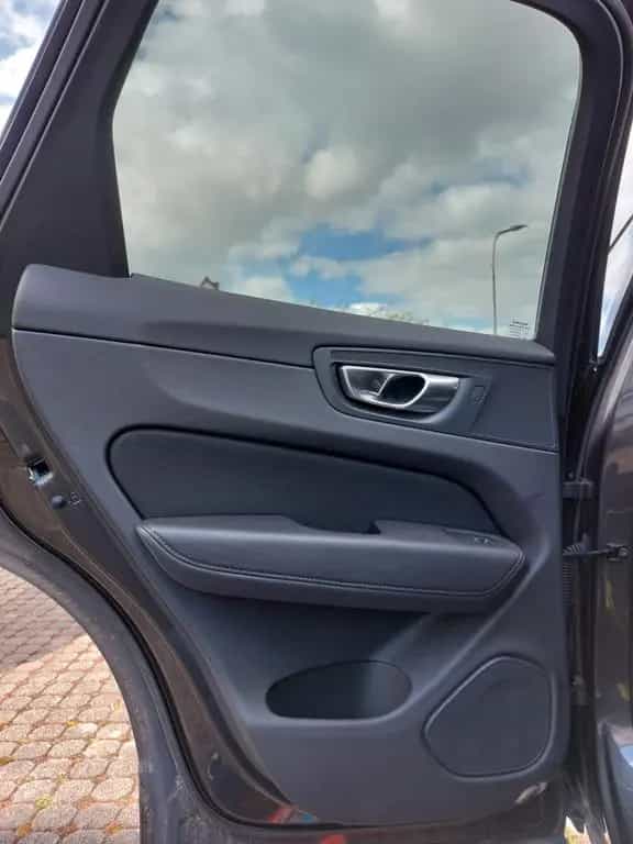 Volvo XC60 Momentum Pro 2WD+8FACH.V.Historie 07/2020-photo-18