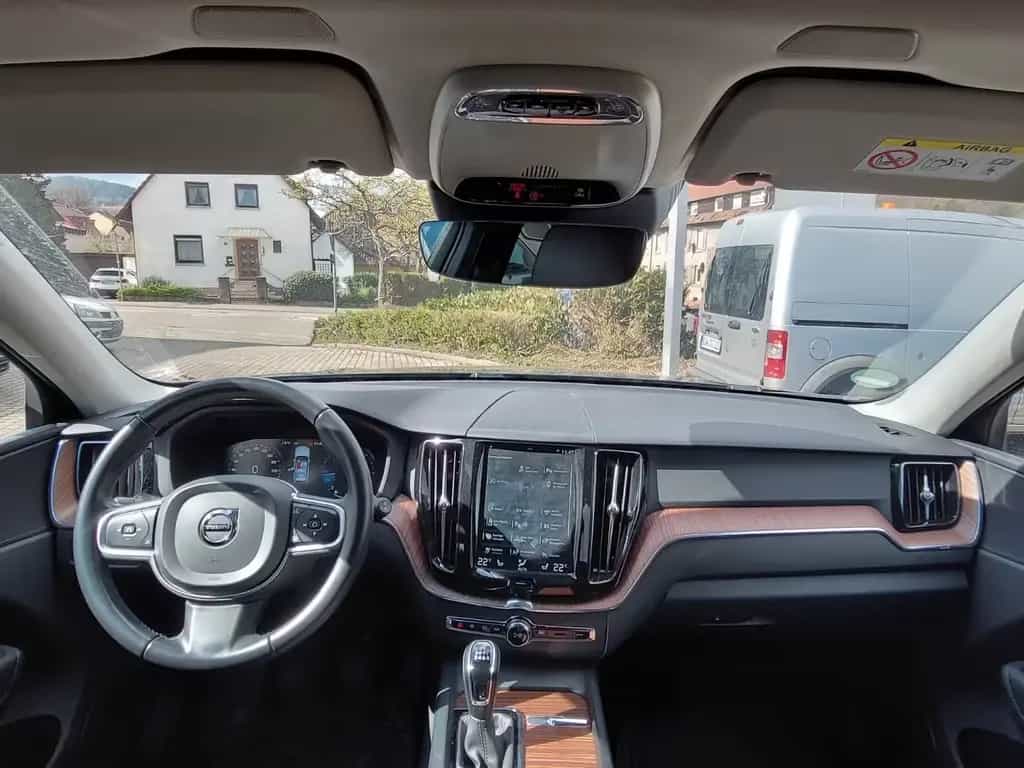 Volvo XC60 Momentum Pro 2WD+8FACH.V.Historie 07/2020-photo-22