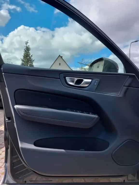 Volvo XC60 Momentum Pro 2WD+8FACH.V.Historie 07/2020-photo-24