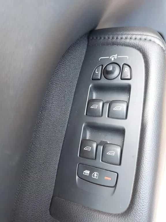 Volvo XC60 Momentum Pro 2WD+8FACH.V.Historie 07/2020-photo-27