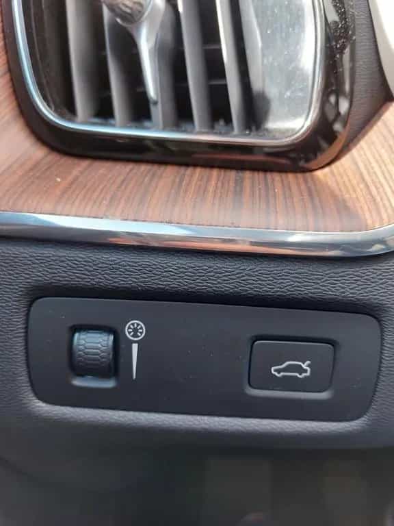 Volvo XC60 Momentum Pro 2WD+8FACH.V.Historie 07/2020-photo-28