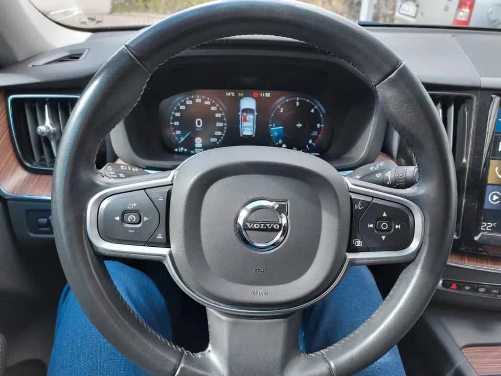 Volvo XC60 Momentum Pro 2WD+8FACH.V.Historie 07/2020-photo-29