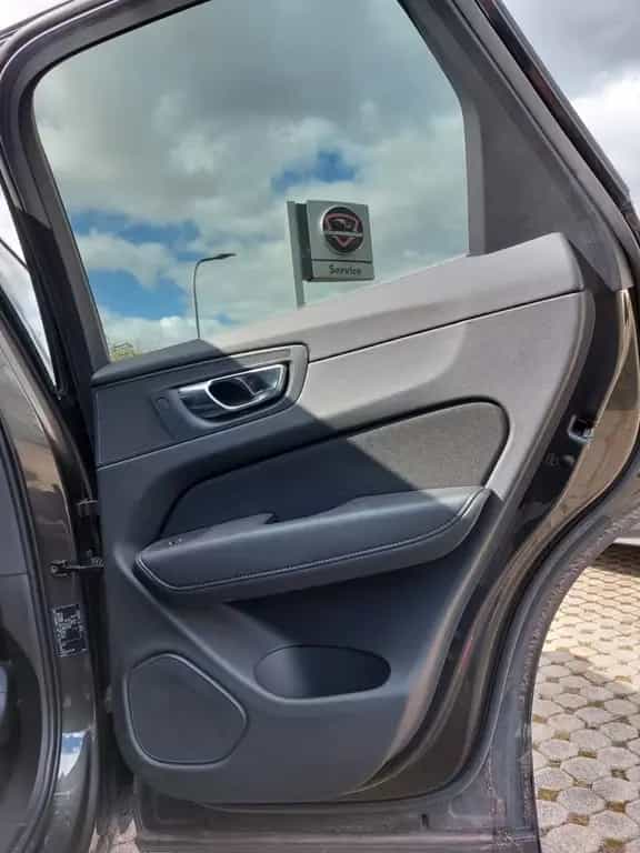 Volvo XC60 Momentum Pro 2WD+8FACH.V.Historie 07/2020-photo-8