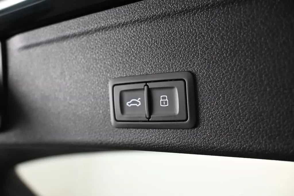 Audi A4 quattro*LED*ST-HEIZ*AHK*VIRTUAL*KEYLESS*B&O 08/2016-photo-21