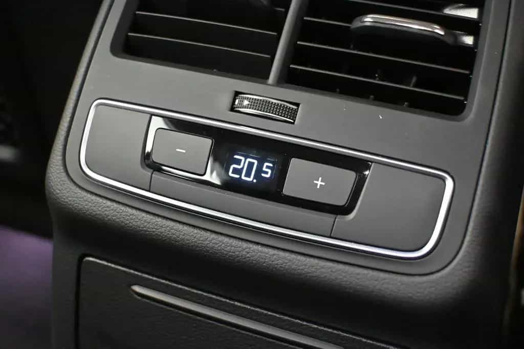 Audi A4 quattro*LED*ST-HEIZ*AHK*VIRTUAL*KEYLESS*B&O 08/2016-photo-22