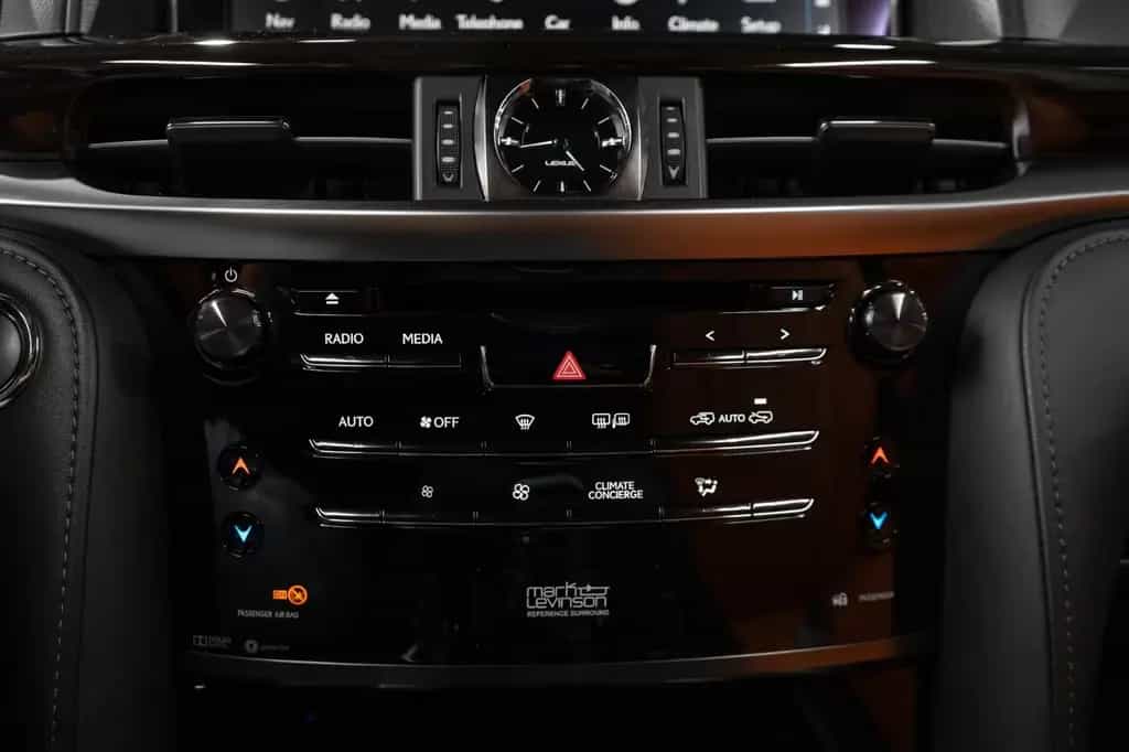 Lexus LX 570 07/2017-photo-21