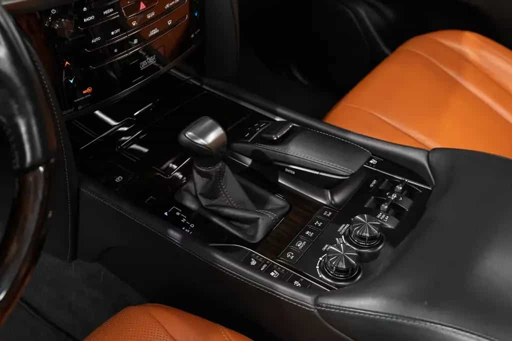 Lexus LX 570 07/2017-photo-22