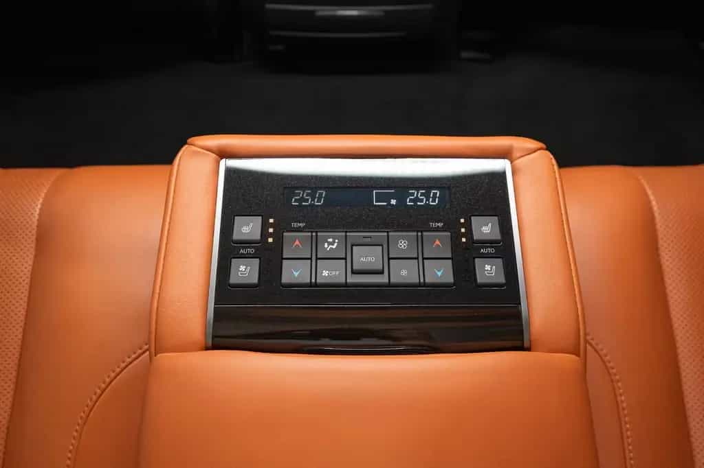 Lexus LX 570 07/2017-photo-23