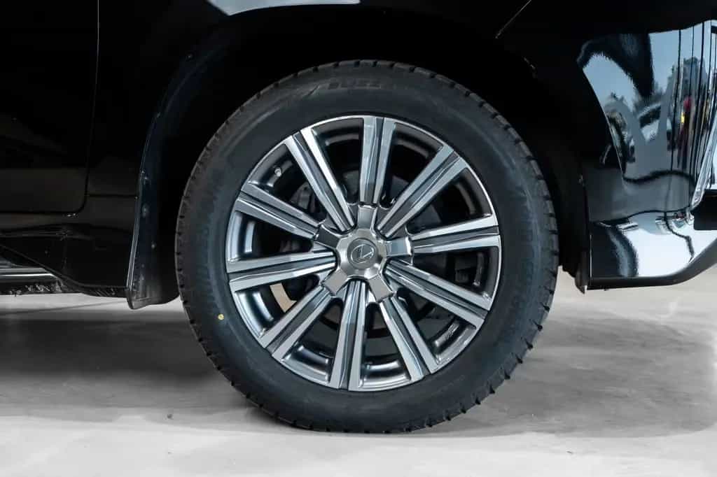 Lexus LX 570 07/2017-photo-6