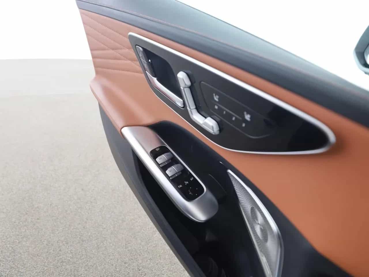 Mercedes-Benz C-Class 300 07/2021-photo-13