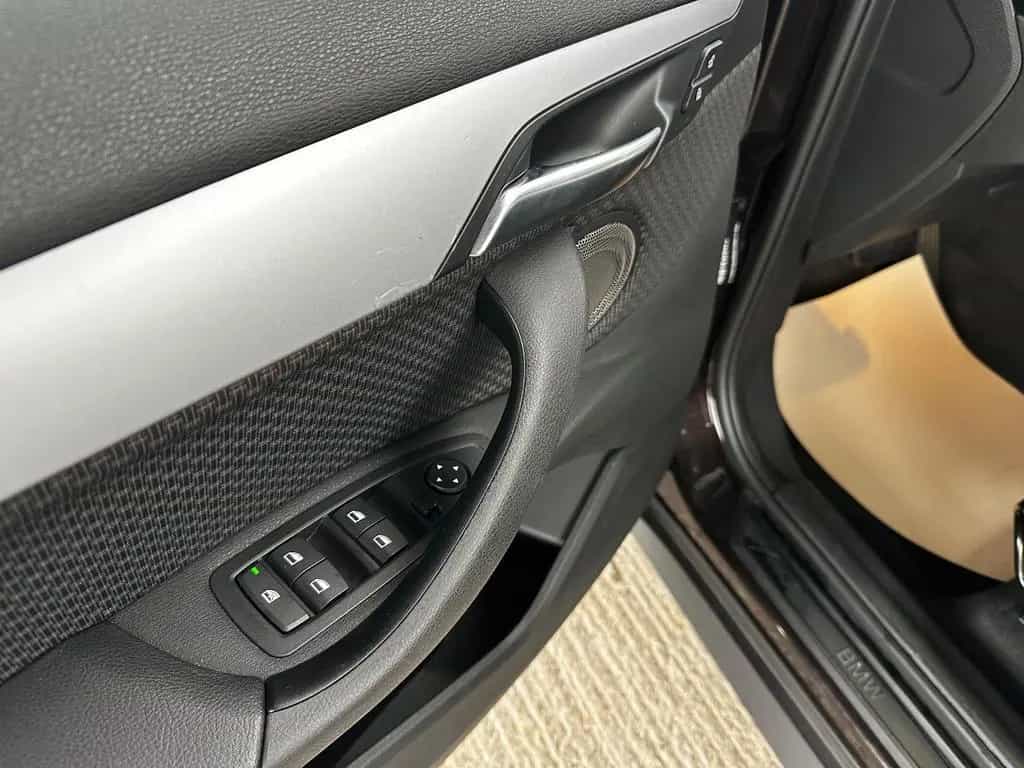BMW X1 sDrive 18i Advantage "HU/AU+Service Neu" 06/2017-photo-12