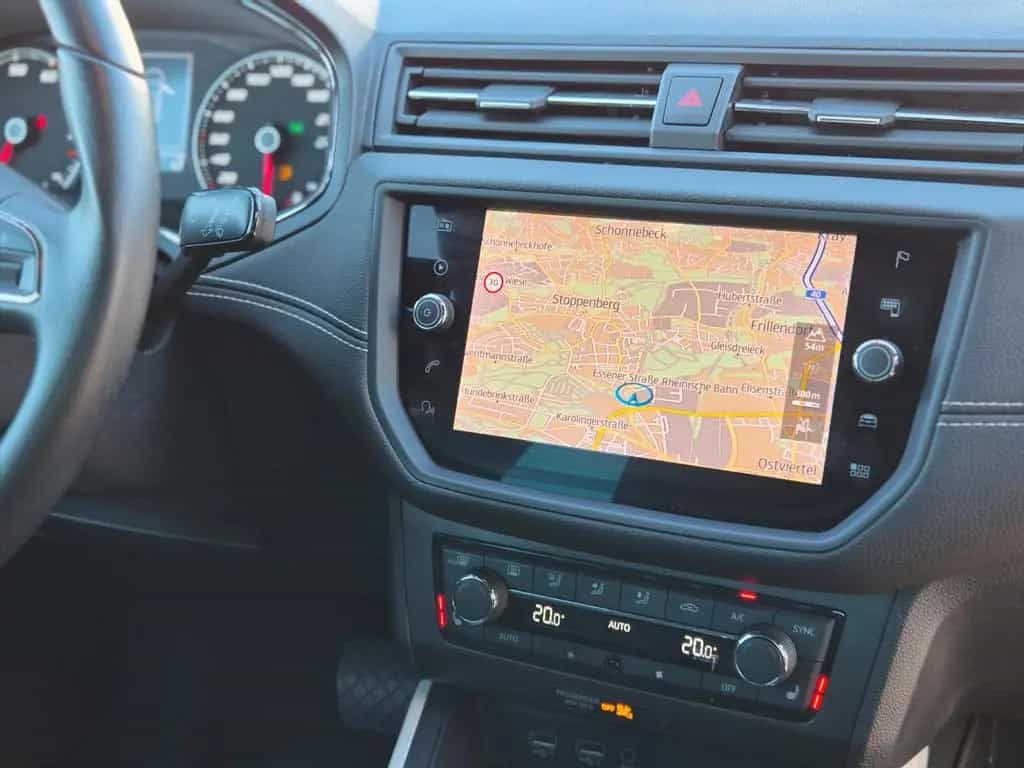 Seat Arona Xcellence/Navi/LEDs/PDC/Garantie/1.Hand 07/2018-photo-11