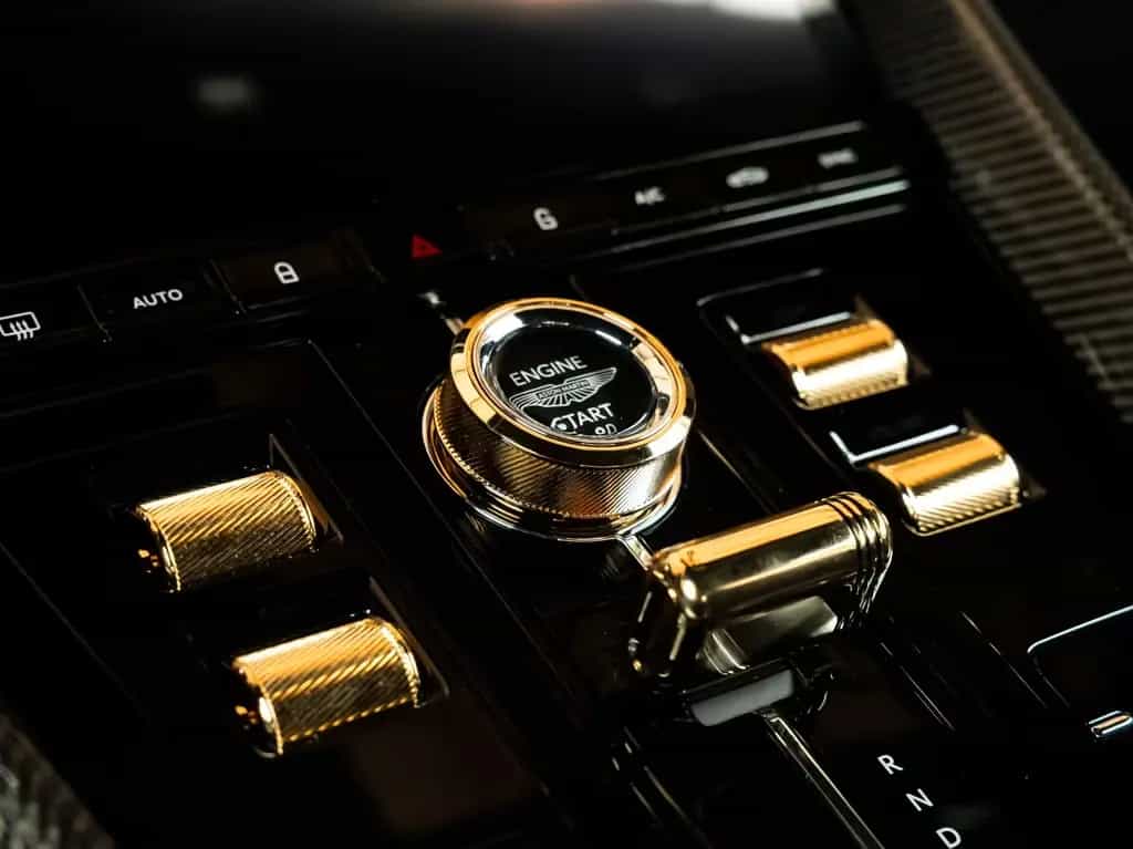 Aston Martin DB12 James Bond 007 Goldfinger Edition / 1 of 60 10/2025-photo-18