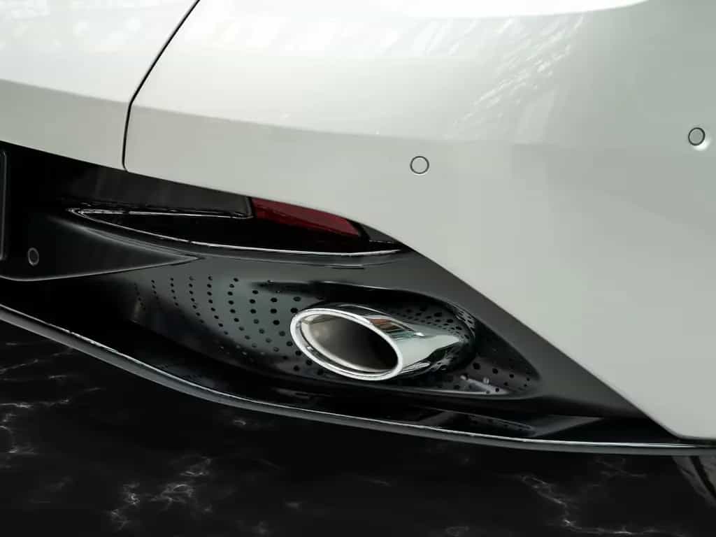 Aston Martin DB12 James Bond 007 Goldfinger Edition / 1 of 60 10/2025-photo-30
