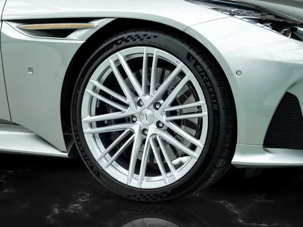 Aston Martin DB12 James Bond 007 Goldfinger Edition / 1 of 60 10/2025-photo-7