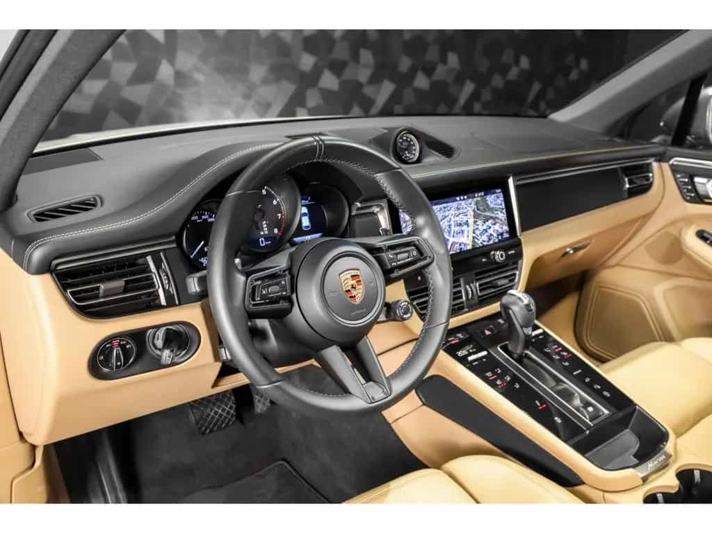 Porsche Macan III T 10/2023-photo-11