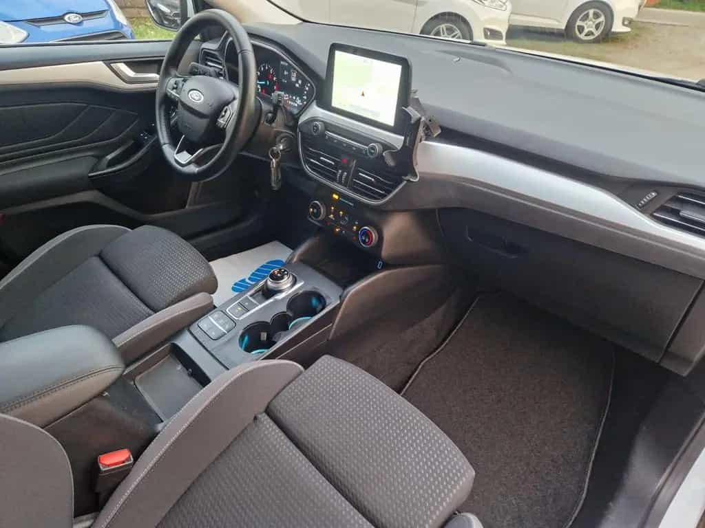 Ford Focus Turnier AUTOMATIK LED 76Tkm ACC Kamera Nav 01/2019-photo-10