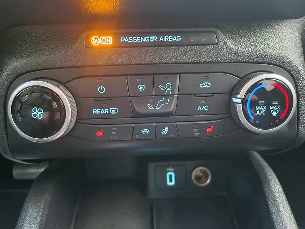 Ford Focus Turnier AUTOMATIK LED 76Tkm ACC Kamera Nav 01/2019-photo-22