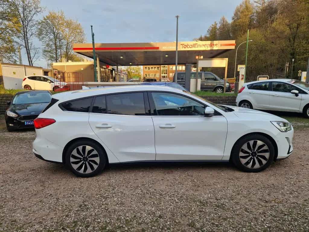 Ford Focus Turnier AUTOMATIK LED 76Tkm ACC Kamera Nav 01/2019-photo-6