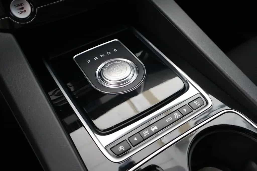 Jaguar F-Pace 35t AWD*BLACK PACK*R-SPORT*PANO*MEMORY 03/2017-photo-28