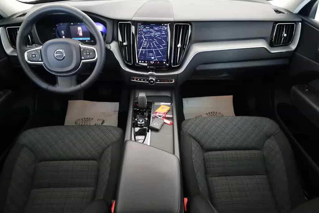 Volvo XC60 Core B4 D,Navi,LED,4xSH,Kamera,Carplay,ACC 12/2022-photo-2