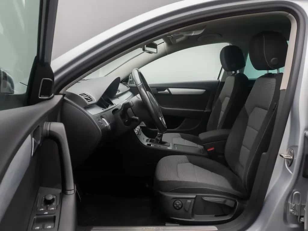 Volkswagen Passat Tempomat Kamera DAB AHK SoundSyst 18Zoll 10/2014-photo-18