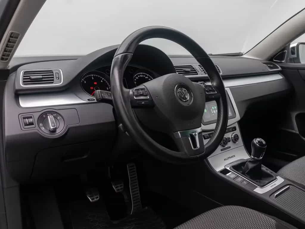 Volkswagen Passat Tempomat Kamera DAB AHK SoundSyst 18Zoll 10/2014-photo-19