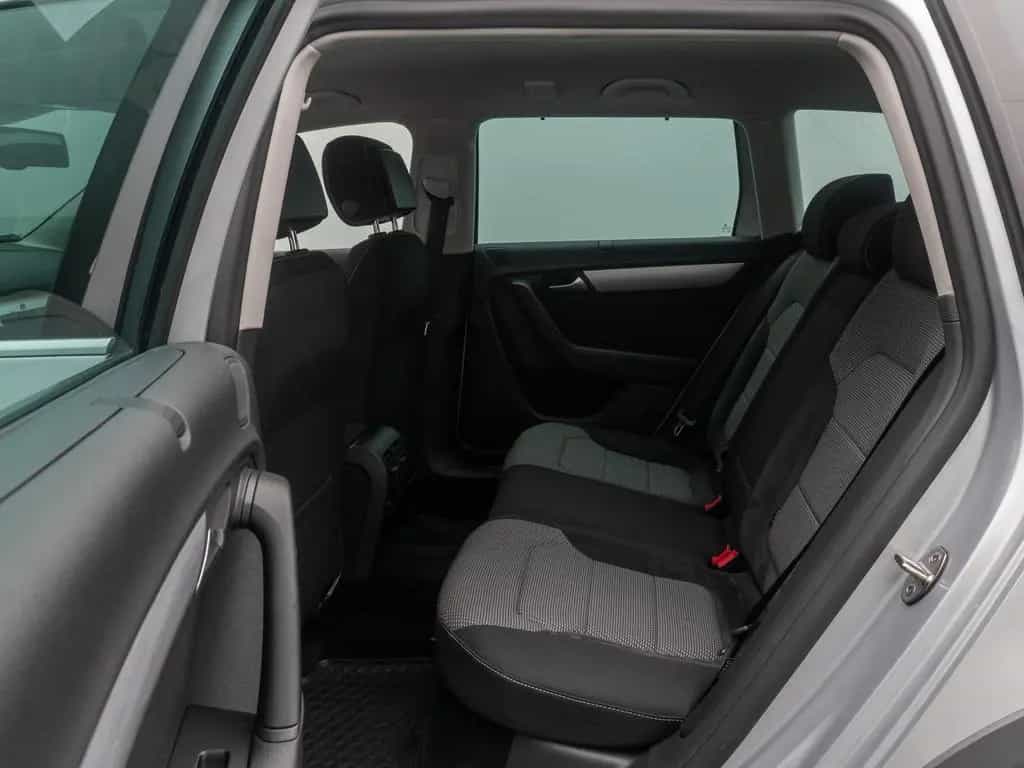 Volkswagen Passat Tempomat Kamera DAB AHK SoundSyst 18Zoll 10/2014-photo-24