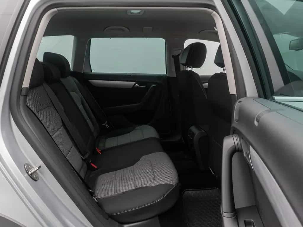 Volkswagen Passat Tempomat Kamera DAB AHK SoundSyst 18Zoll 10/2014-photo-25