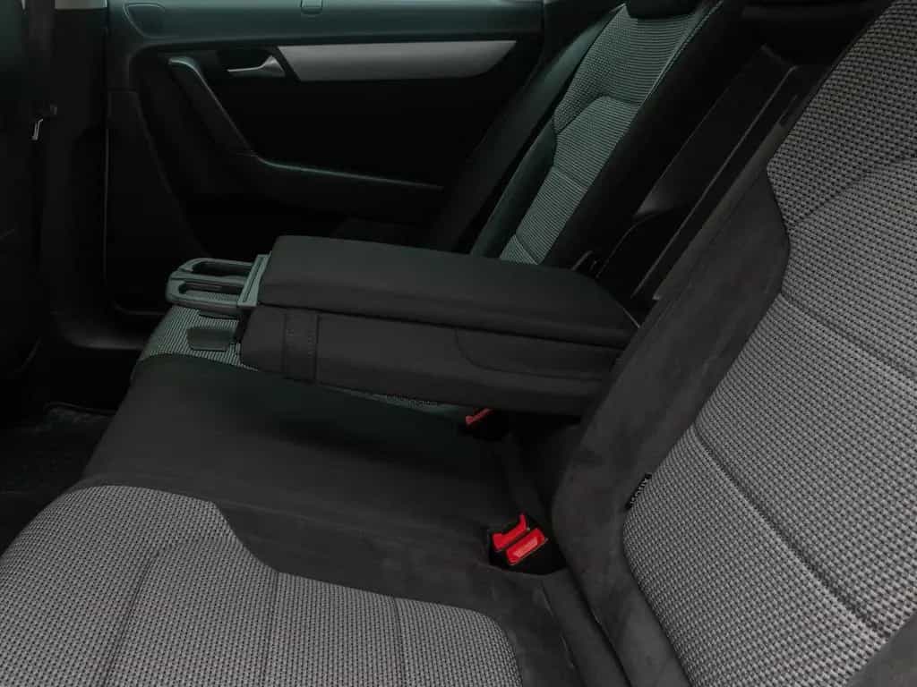 Volkswagen Passat Tempomat Kamera DAB AHK SoundSyst 18Zoll 10/2014-photo-26