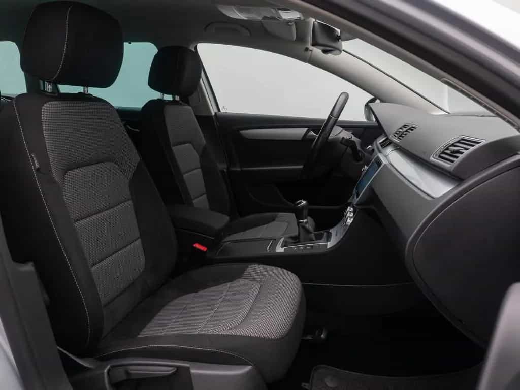 Volkswagen Passat Tempomat Kamera DAB AHK SoundSyst 18Zoll 10/2014-photo-33