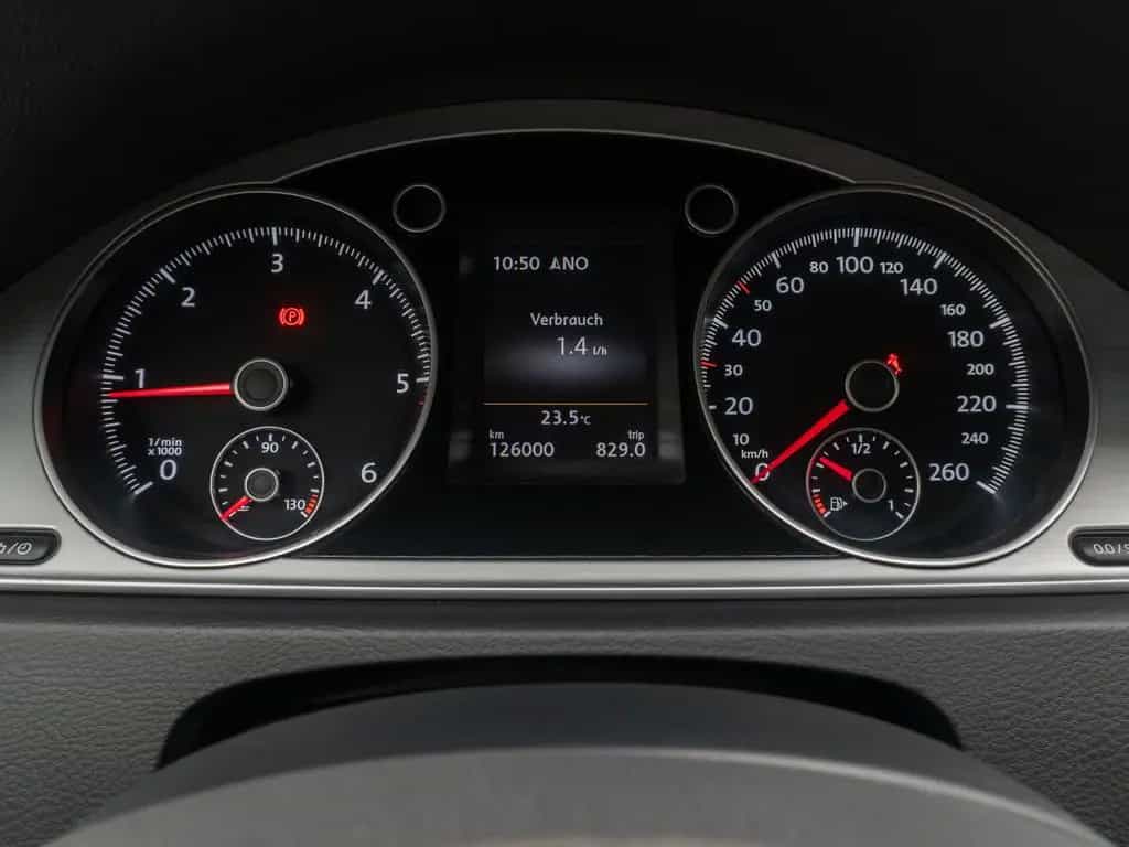 Volkswagen Passat Tempomat Kamera DAB AHK SoundSyst 18Zoll 10/2014-photo-38