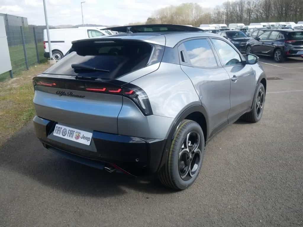 Alfa Romeo Junior IBRIDA Q4 TI 1.2 VGT 145PS DCT6 SCHIEBEDA 05/2026-photo-2
