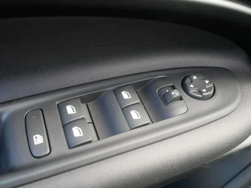 Alfa Romeo Junior IBRIDA Q4 TI 1.2 VGT 145PS DCT6 SCHIEBEDA 05/2026-photo-23