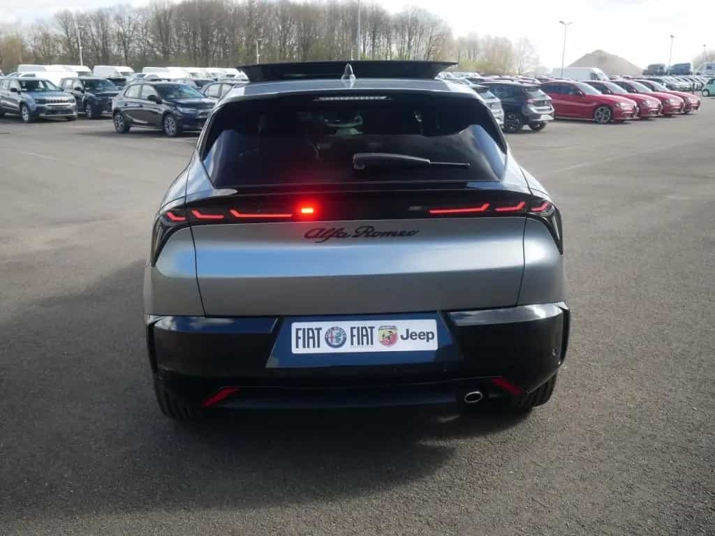 Alfa Romeo Junior IBRIDA Q4 TI 1.2 VGT 145PS DCT6 SCHIEBEDA 05/2026-photo-3